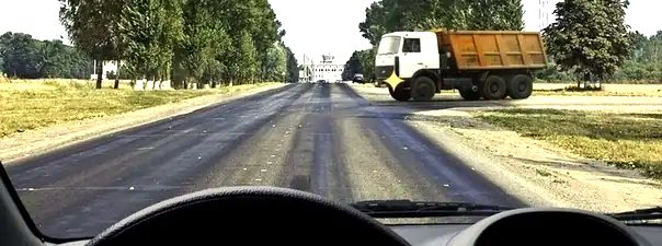 Иллюстрация к вопросу: Как Вам следует поступить при движении в прямом направлении?