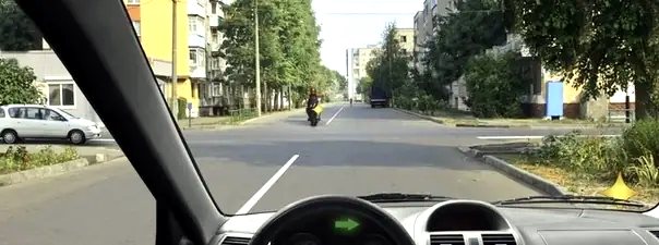 Иллюстрация к вопросу: Как Вам следует поступить при повороте направо?