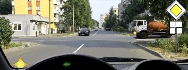 Иллюстрация к вопросу: Вы намерены развернуться. Кому Вам необходимо уступить дорогу?