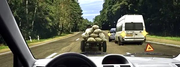 Иллюстрация к вопросу: Можно ли Вам выехать на крайнюю левую полосу в данной ситуации?