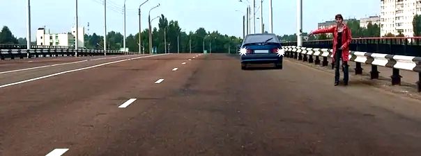 Иллюстрация к вопросу: Разрешено ли водителю движение задним ходом на путепроводе для посадки пассажира?