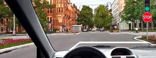 Иллюстрация к вопросу: При движении прямо Вы: