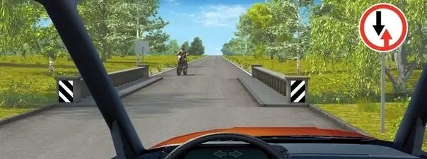 Иллюстрация к вопросу: Разрешается ли Вам въехать на мост одновременно с водителем мотоцикла?