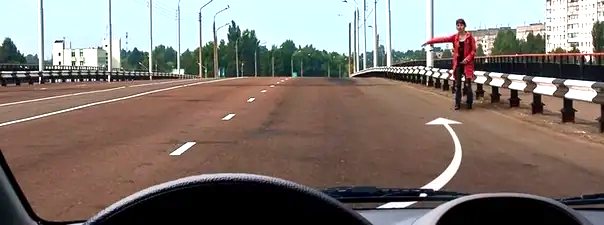 Иллюстрация к вопросу: Разрешено ли Вам остановиться на мосту для посадки пассажира?