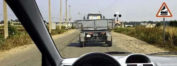 Иллюстрация к вопросу: Можно ли Вам начать обгон в населённом пункте?