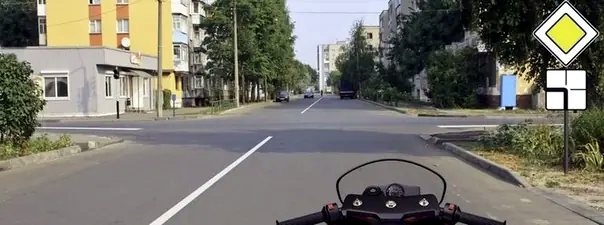 Иллюстрация к вопросу: Вам можно продолжить движение на перекрестке: