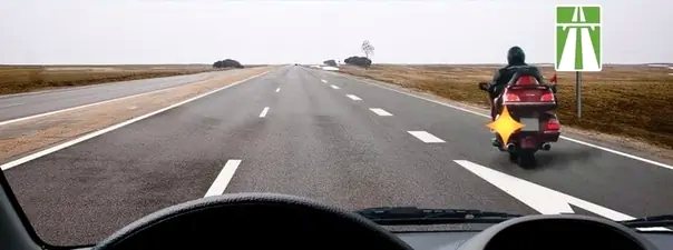 Иллюстрация к вопросу: Обязан ли водитель мотоцикла уступить Вам дорогу?