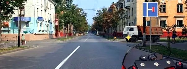 Иллюстрация к вопросу: Вы намерены продолжить движение в прямом направлении. Ваши действия?