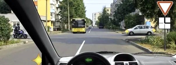 Иллюстрация к вопросу: Кому Вы обязаны уступить дорогу при повороте налево?