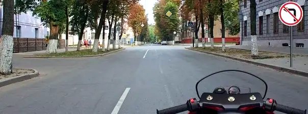 Иллюстрация к вопросу: Вам разрешено продолжить движение?