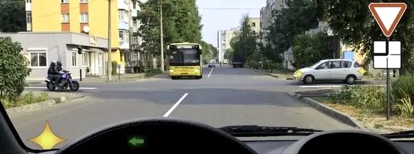 Иллюстрация к вопросу: Кому Вы обязаны уступить дорогу?