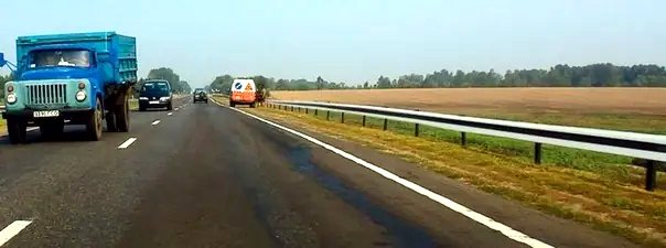 Иллюстрация к вопросу: Такой вертикальной разметкой обозначают боковые поверхности ограждений: