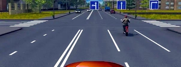 Иллюстрация к вопросу: Вам можно продолжить движение по крайней левой полосе на легковом автомобиле: