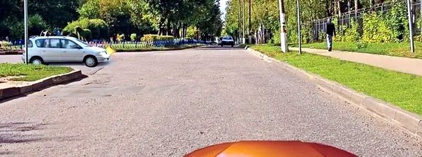 Иллюстрация к вопросу: В каком случае Вы имеете право проехать перекресток первым?