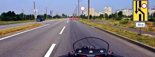 Иллюстрация к вопросу: О чем информирует Вас данный дорожный знак с желтым фоном?