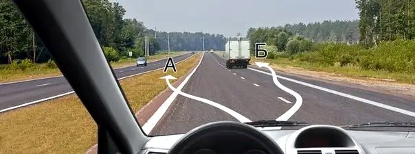 Иллюстрация к вопросу: В каком из указанных мест Вам разрешено пересечь сплошную линию разметки и остановиться?