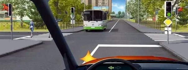 Иллюстрация к вопросу: Вы намерены повернуть налево. Кому Вы должны уступить дорогу?