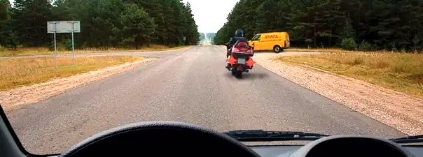 Иллюстрация к вопросу: Разрешено ли Вам обогнать мотоцикл?