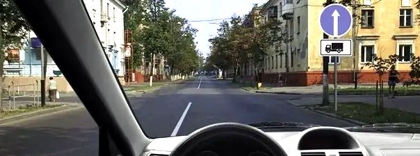 Иллюстрация к вопросу: Вам разрешено продолжить движение на грузовом автомобиле с разрешенной максимальной массой не более 3,5 т: