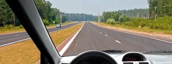 Иллюстрация к вопросу: По какой полосе Вы имеете право двигаться с максимальной разрешенной скоростью вне населенного пункта?