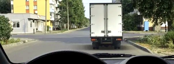 Иллюстрация к вопросу: Разрешается ли Вам выполнить обгон?