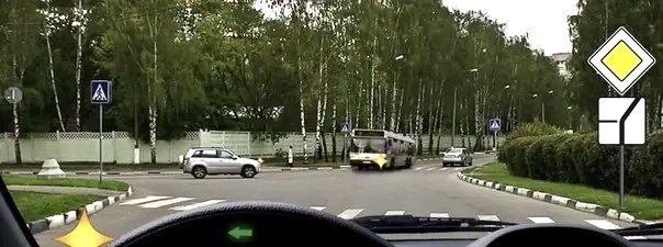 Иллюстрация к вопросу: Кому Вы должны уступить дорогу при повороте налево?